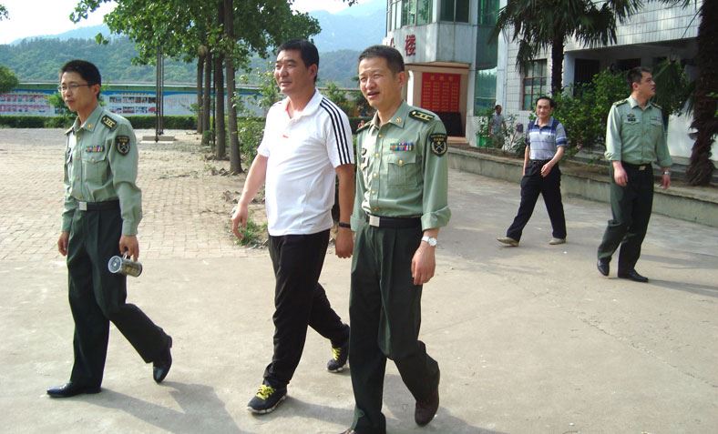 部隊后勤總部魏政委來校參加軍民共建活動