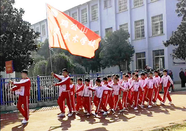 發(fā)展體育事業(yè)，增強人民體質。河南信陽雞公山少林武術學校2舉行019年秋季田徑運動會