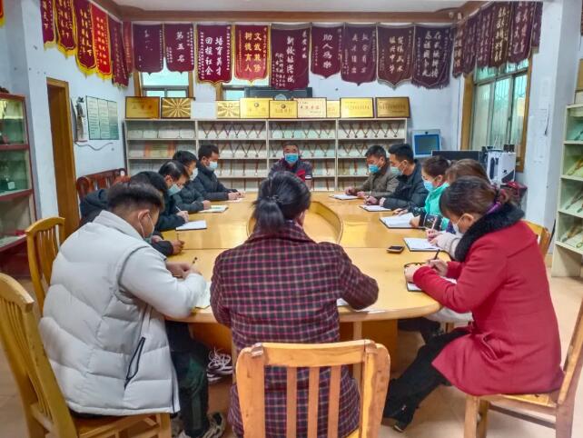 眾人拾柴火焰高 集思廣益群獻力 ——記信陽市雞公山少林武術(shù)學(xué)?！敖萄泄餐w”團體教研活動