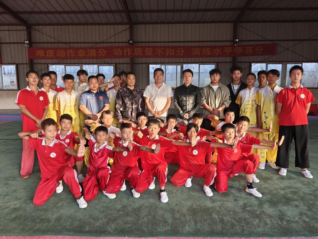 搭平臺(tái)、促交流、共提高——河南省武術(shù)運(yùn)動(dòng)管理中心劉亞科長(zhǎng)、省套路隊(duì)教練王琮等來(lái)我校選拔后備人才